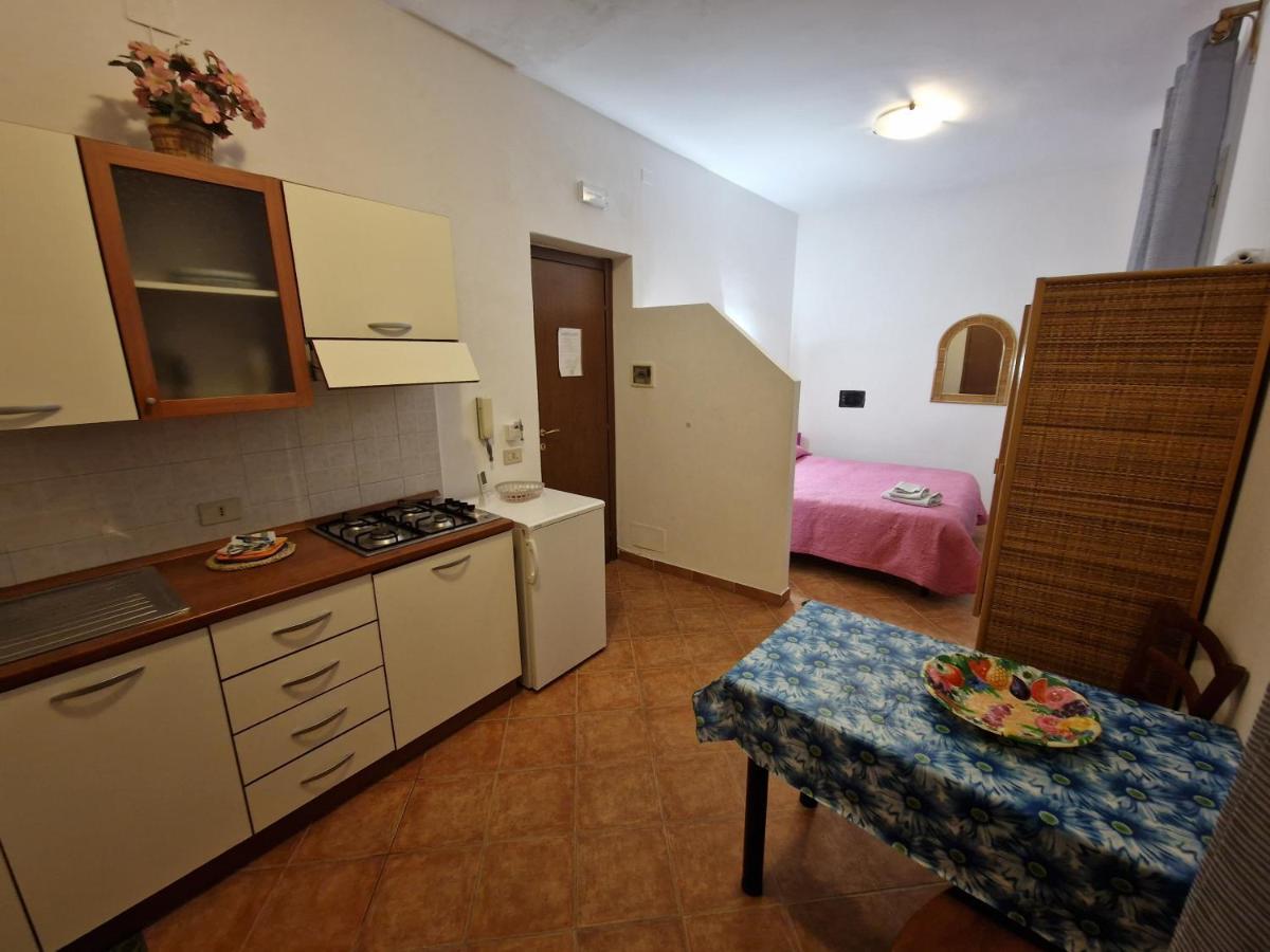 Monolocali In Centro Paese Apartment LMP Exterior foto