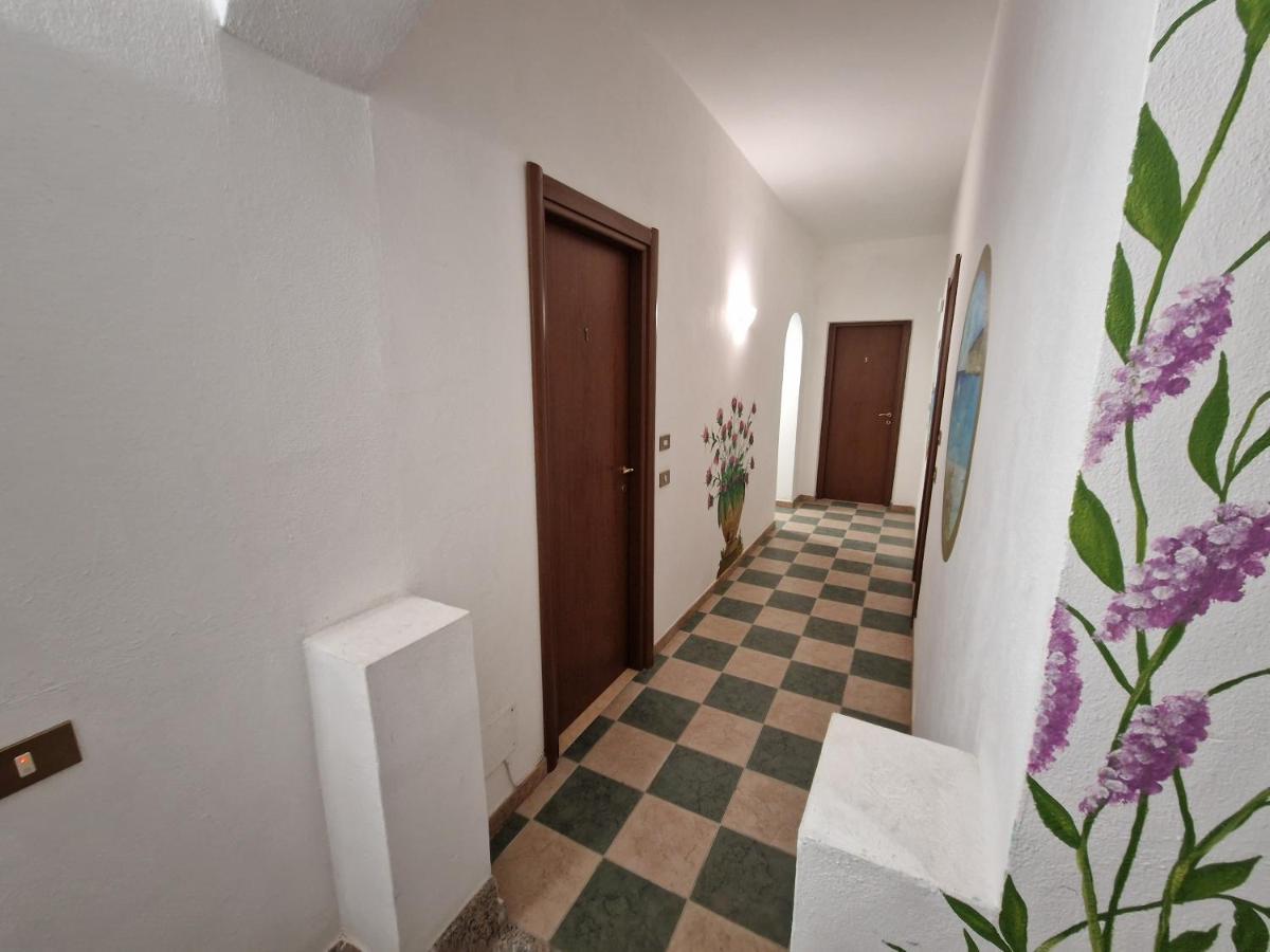 Monolocali In Centro Paese Apartment LMP Exterior foto